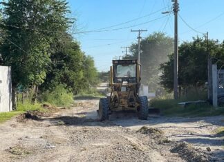 Continúan mejorando vialidades; ahora benefician a la colonia La Valentina