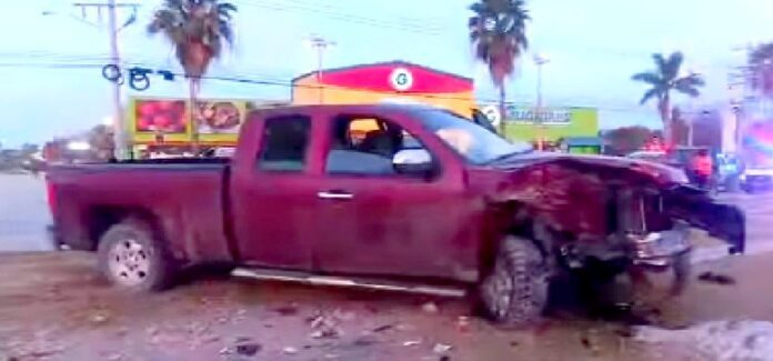 Accidente vial deja cuantiosos daños en carretera Reynosa-San Fernando (1)