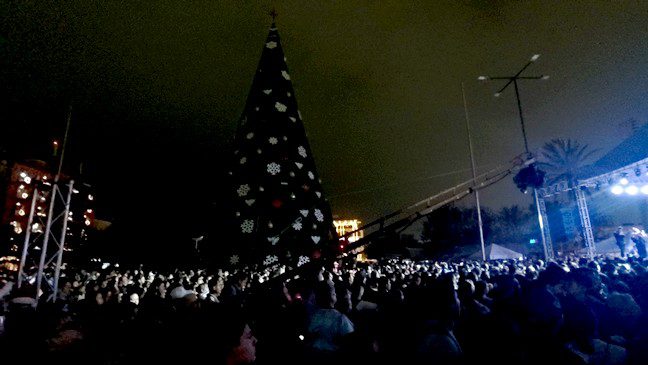 Alcalde Carlos Peña Ortiz, enciende mega pino de navidad en Reynosa (8)