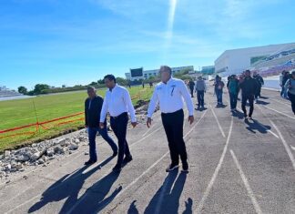 Alcalde Carlos Peña Ortiz, superviza obra de rehabilitación de pista Olímpica