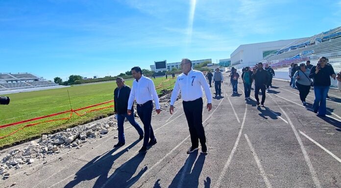 Alcalde Carlos Peña Ortiz, superviza obra de rehabilitación de pista Olímpica