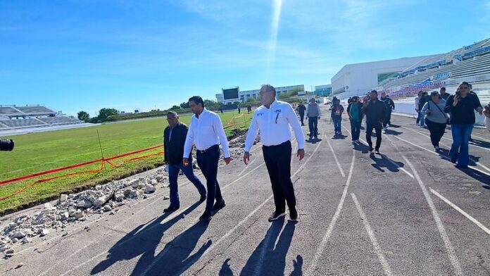 Alcalde Carlos Peña Ortiz, superviza obra de rehabilitación de pista Olímpica (2)