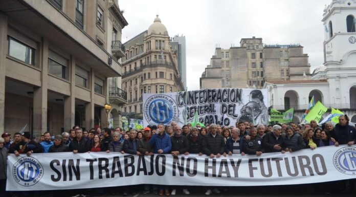 Sindicatos de Argentina marchan contra controversial reforma laboral de Milei