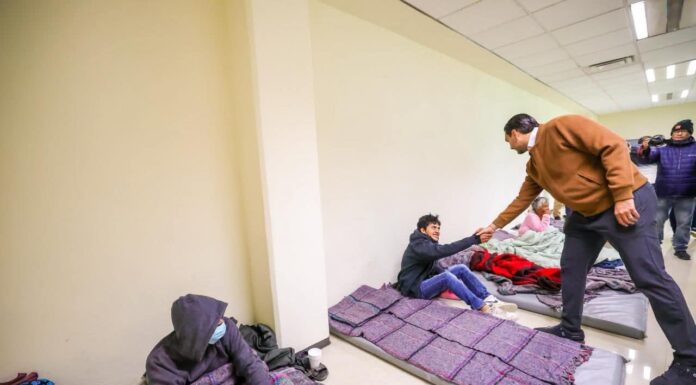 Constató Carlos Peña Ortiz atención del Albergue Temporal del Polideportivo Reynosa