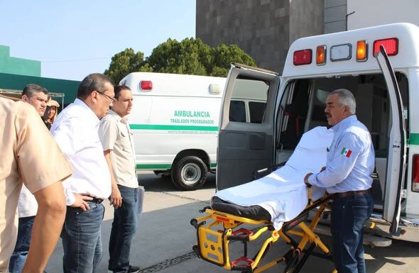 Fortalece IMSS Tamaulipas parque vehicular con entrega de siete ambulancias
