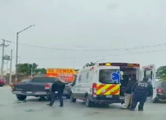 Accidente deja una persona lesionada, daños materiales y caos vial