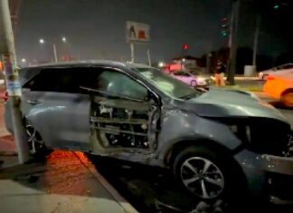 Accidente vial deja cuantiosos daños en concurrido boulevard