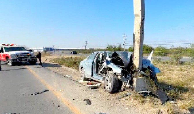 Accidente vial deja cuantiosos daños materiales en carretera Río Bravo-Reynosa (1)