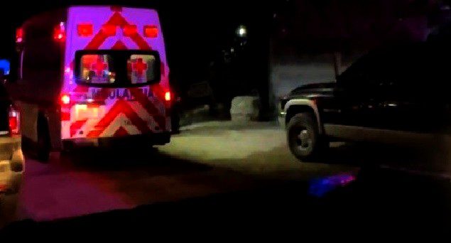 Accidente vial deja dos lesionados, daños materiales en apatrtada colonia