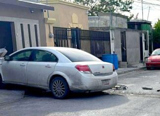 Aparatoso accidente deja cuantiosos daños en Jarachina Sur