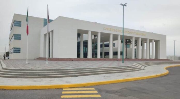 Endurece Congreso ofensiva contra consultorios médicos ilegales