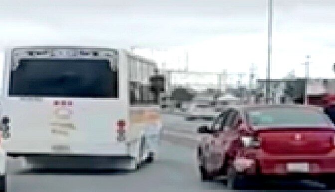 Chocan unidades y dejan daños en carretera Reynosa-Río Bravo