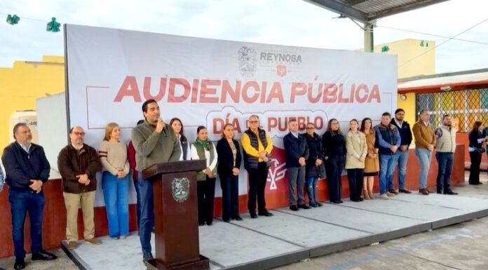 Ciudadanos se benefician con programas en audiencia pública en Villas de Imaq