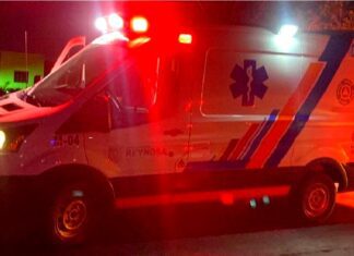 Unidad médica auxilia a motociclista en carretera Reynosa-Río Bravo