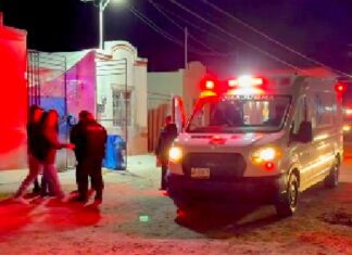 Unidad médica auxilia a persona en su vivienda