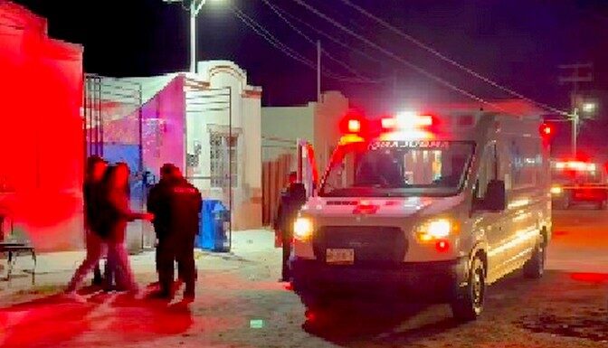 Unidad médica auxilia a persona en su vivienda