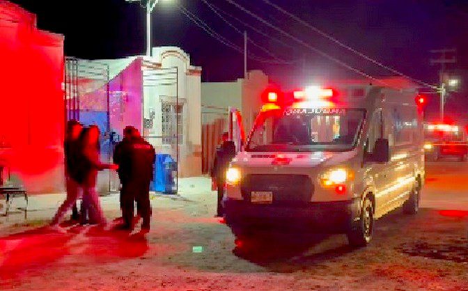 Unidad médica auxilia a persona en su vivienda