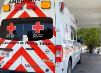Unidad medica auxilia a persona lesionada tras ser atropellada