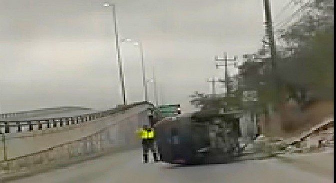 Volcadura en carretera Reynosa-Río Bravo dejó una persona lesionada