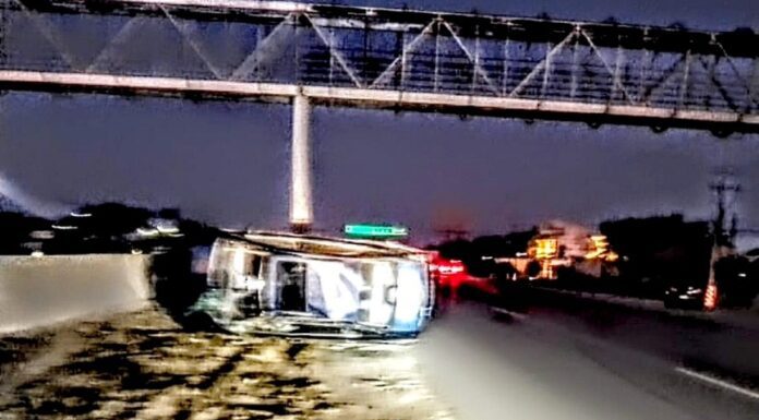 Vuelca unidad en carretera Río Bravo-Reynosa dejando daños materiales