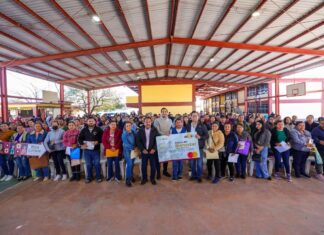 Becas Rita Cetina impulsa a estudiantes de secundaria en Villa Florida