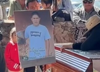 Entre gritos de impotencia dan último adiós a víctimas de masacre en Salamanca