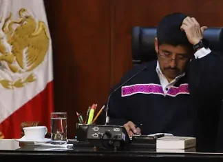 Ministros renuncian a las nuevas camionetas tras críticas por elevados precios