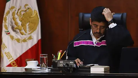 Ministros renuncian a las nuevas camionetas tras críticas por elevados precios