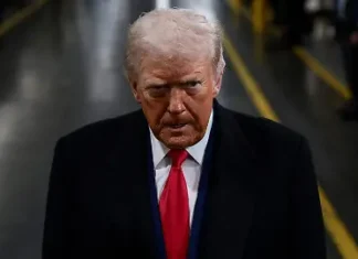 Trump afirma que Irán quiere negociar; portaviones de EU llega a Oriente Medio