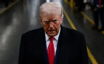 Trump afirma que Irán quiere negociar; portaviones de EU llega a Oriente Medio