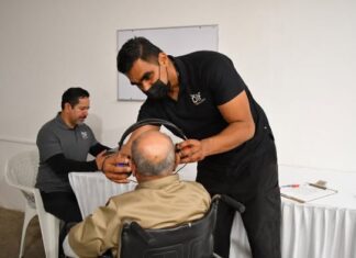 Adultos mayores del CEDES Victoria reciben atención audiológica por parte del DIF Tamaulipas