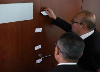 Senado cierra en definitiva su salón de belleza