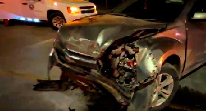 Accidente deja lesionados, daños y caos vial