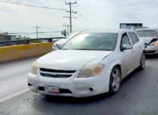 Chocan en el puente Broncos y deja daños materiales