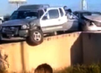 Chocan unidades y dejan cuantiosos daños materiales