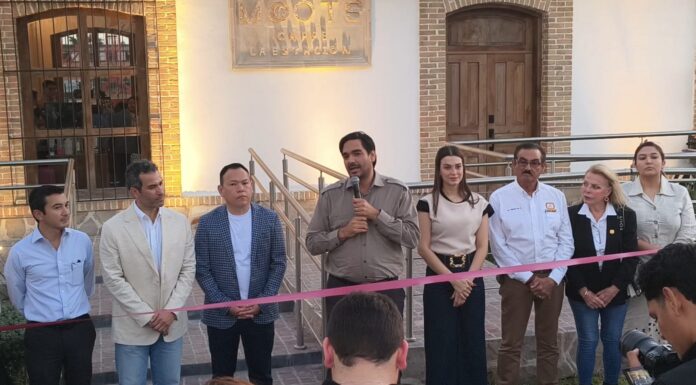 Inaugura alcalde Carlos Peña Ortiz, Café Moots Ferrocarril