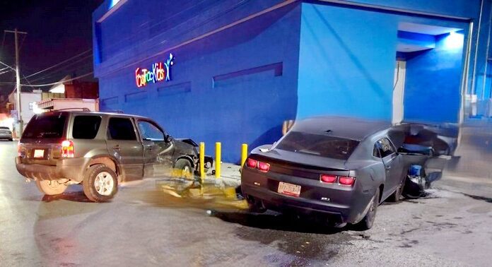 Se impactan unidades y dejan cuantiosos daños materiales