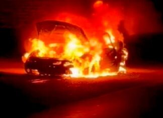 Se quema unidad en carretera a Monterrey dejando cuantisos daños