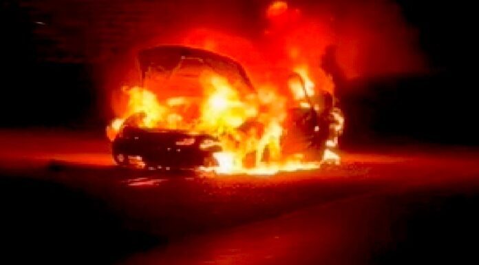 Se quema unidad en carretera a Monterrey dejando cuantisos daños