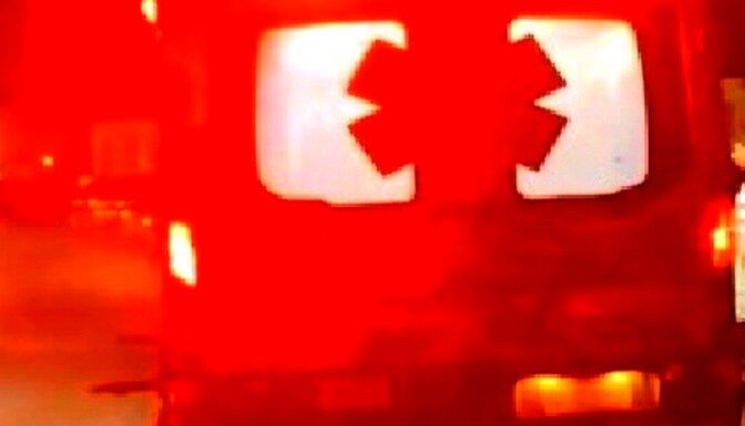 Unidad medica auxilia a persona y la trasladan a un hospital