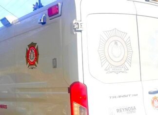 Unidad médica auxilia a victima tras ser atropellada por una unidad