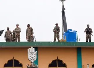 Más de 30 muertos y 130 heridos en atentado contra mezquita chiita en Pakistán