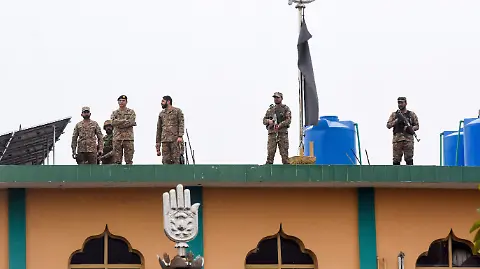 Más de 30 muertos y 130 heridos en atentado contra mezquita chiita en Pakistán