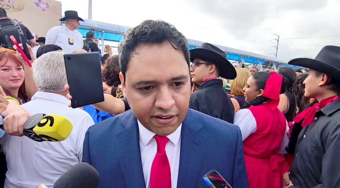 Alcalde de Hidalgo, Texas, Sergio Coronado, envía mensaje de paz y cooperación binacional ante tensiones migratorias
