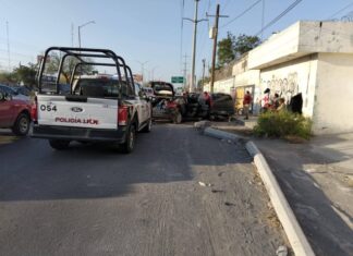 Aparatoso accidente deja lesionados y daños