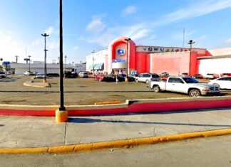 Arrestan a dos mujeres por intentar sacar mercancía sin pagar de comercio