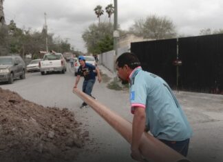 Realizan instalación de una descarga sanitaria en el Ejido La Unión
