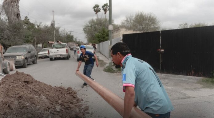 Realizan instalación de una descarga sanitaria en el Ejido La Unión