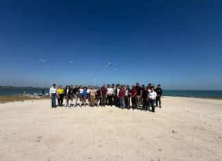 Contribuyen jóvenes al cuidado del medio ambiente con limpieza de playas