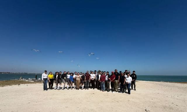 Contribuyen jóvenes al cuidado del medio ambiente con limpieza de playas